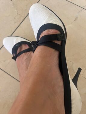 Chanel b/w canvas heels 👠